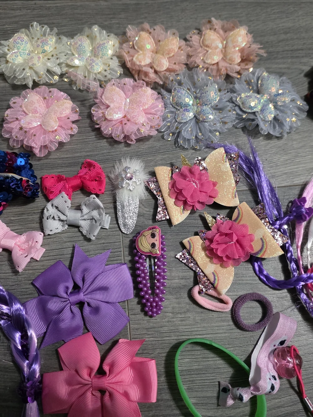 Bundle. Girls. Hair accessories. Jewelry. Keychains. Toys.